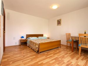 19053729-Ferienwohnung-2-Rovinj-300x225-2