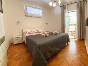 23893914-Ferienwohnung-4-Rovinj-300x225-5