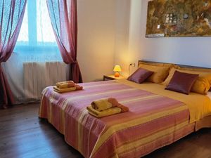 23044161-Ferienwohnung-2-Rovinj-300x225-0