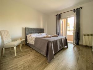 23893919-Ferienwohnung-6-Rovinj-300x225-5