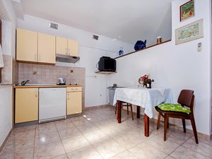 23920044-Ferienwohnung-2-Rovinj-300x225-5