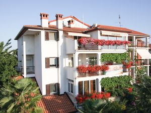 23768852-Ferienwohnung-5-Rovinj-300x225-0