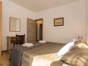 23768895-Ferienwohnung-3-Rovinj-300x225-2