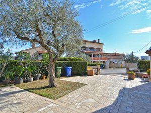 23917570-Ferienwohnung-4-Rovinj-300x225-1