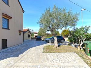 23917570-Ferienwohnung-4-Rovinj-300x225-5