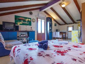 23954579-Ferienwohnung-2-Rovinj-300x225-4