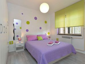 23954580-Ferienwohnung-5-Rovinj-300x225-1