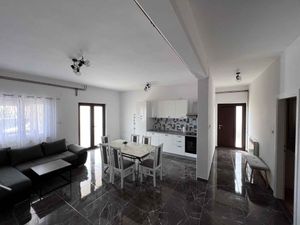 23917609-Ferienwohnung-5-Rovinj-300x225-5