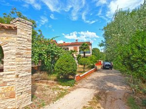 23917634-Ferienwohnung-3-Rovinj-300x225-0