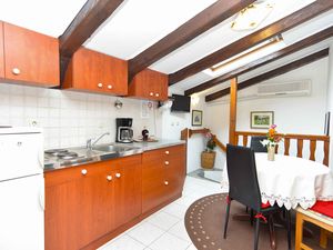 23917633-Ferienwohnung-2-Rovinj-300x225-4