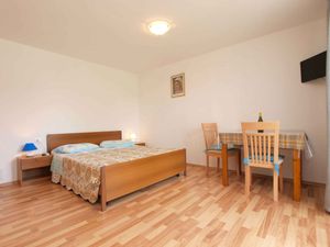 23909990-Ferienwohnung-2-Rovinj-300x225-2