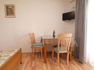 23909990-Ferienwohnung-2-Rovinj-300x225-3