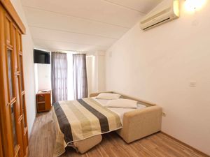 23909992-Ferienwohnung-4-Rovinj-300x225-5