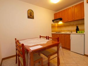 23777892-Ferienwohnung-4-Rovinj-300x225-4