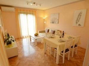 23777893-Ferienwohnung-4-Rovinj-300x225-2