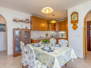 22438811-Ferienwohnung-6-Rovinj-300x225-4