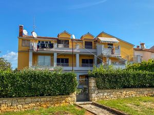 23893917-Ferienwohnung-7-Rovinj-300x225-0