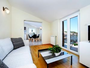 23924416-Ferienwohnung-6-Rovinj-300x225-5