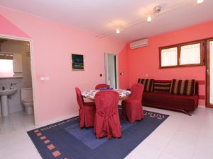 22449169-Ferienwohnung-5-Rovinj-300x225-2