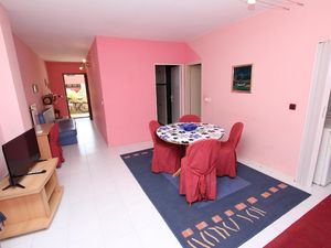 22449169-Ferienwohnung-5-Rovinj-300x225-4