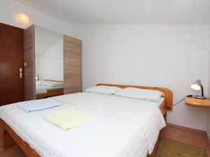 22451707-Ferienwohnung-6-Rovinj-300x225-2