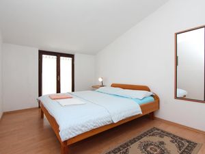 22451707-Ferienwohnung-6-Rovinj-300x225-3