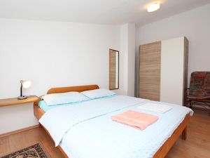 22451707-Ferienwohnung-6-Rovinj-300x225-4