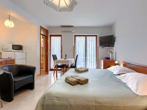 23846733-Ferienwohnung-3-Rovinj-300x225-0