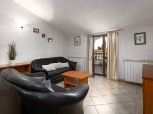 23950811-Ferienwohnung-4-Rovinj-300x225-1