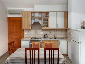 23950811-Ferienwohnung-4-Rovinj-300x225-4