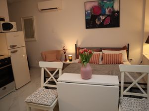 23389069-Ferienwohnung-2-Rovinj-300x225-1