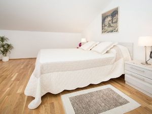 19285253-Ferienwohnung-0-Rovinj-300x225-4