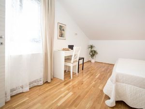 19285253-Ferienwohnung-0-Rovinj-300x225-5