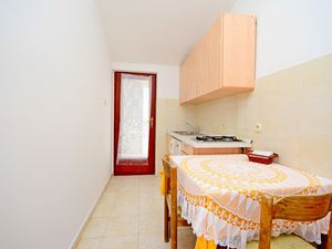 23945393-Ferienwohnung-4-Rovinj-300x225-5