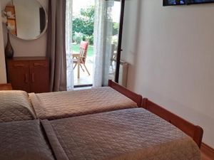 23941532-Ferienwohnung-4-Rovinj-300x225-5