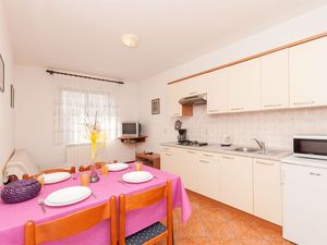 23941577-Ferienwohnung-2-Rovinj-300x225-2