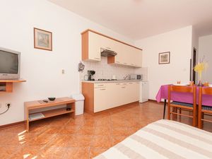 23941577-Ferienwohnung-2-Rovinj-300x225-4