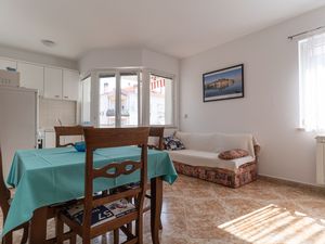 23945792-Ferienwohnung-4-Rovinj-300x225-4