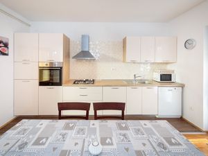 23946281-Ferienwohnung-4-Rovinj-300x225-2