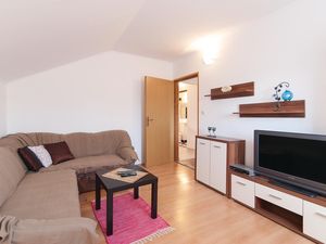 23730930-Ferienwohnung-4-Rovinj-300x225-1