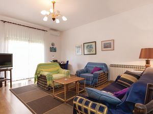 23723860-Ferienwohnung-5-Rovinj-300x225-0