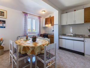 23741719-Ferienwohnung-6-Rovinj-300x225-1