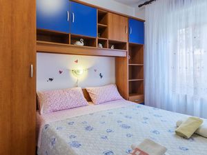 23748895-Ferienwohnung-4-Rovinj-300x225-5