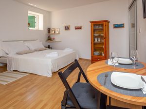 23755091-Ferienwohnung-2-Rovinj-300x225-3