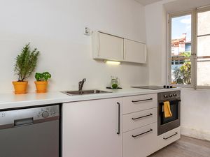 23755091-Ferienwohnung-2-Rovinj-300x225-4