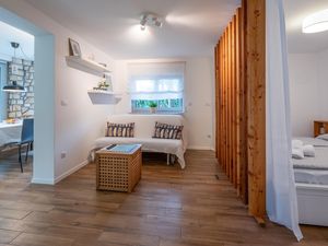 23949570-Ferienwohnung-4-Rovinj-300x225-2