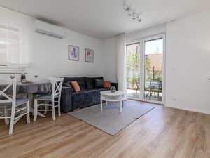 24001867-Ferienwohnung-3-Rovinj-300x225-2