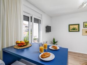 24001869-Ferienwohnung-3-Rovinj-300x225-4