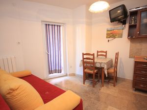 18689233-Ferienwohnung-2-Rovinj-300x225-1