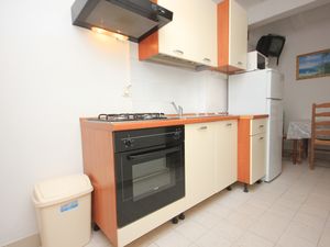 18693941-Ferienwohnung-4-Rovinj-300x225-5